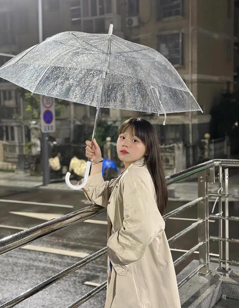 乌云夭矫天欲雨的意思